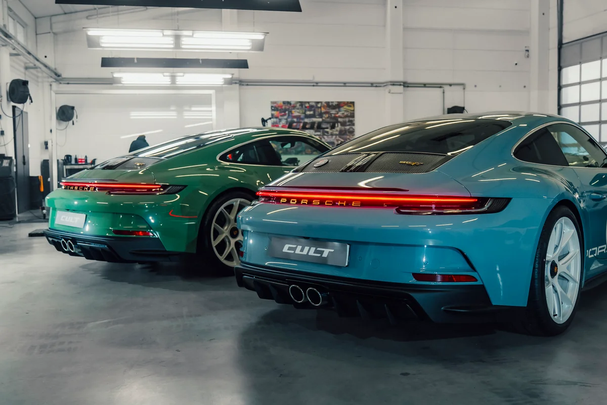 2x Porsche 911 ST